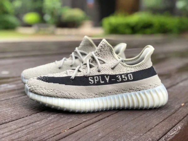 350v2 серо-черный экономичный вариант Adidas Yeezy 350 V2 серо-черный кокос HQ2059