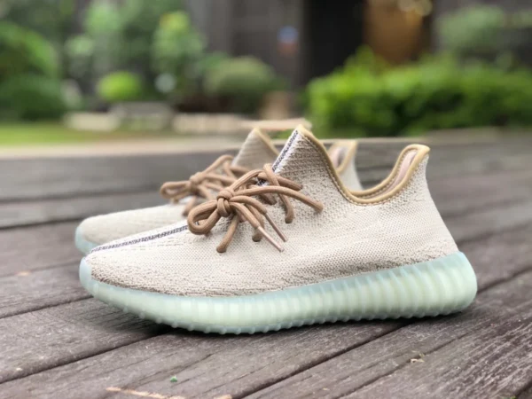 350v2 серо-зеленый экономичный вариант на 0,5-1 размера меньше Adidas Yeezy 350 V2 серо-зеленый кокос FZ1268