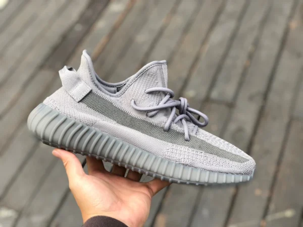 350v2 Серый Adidas Yeezy 350 V2 Серый космос IF3219