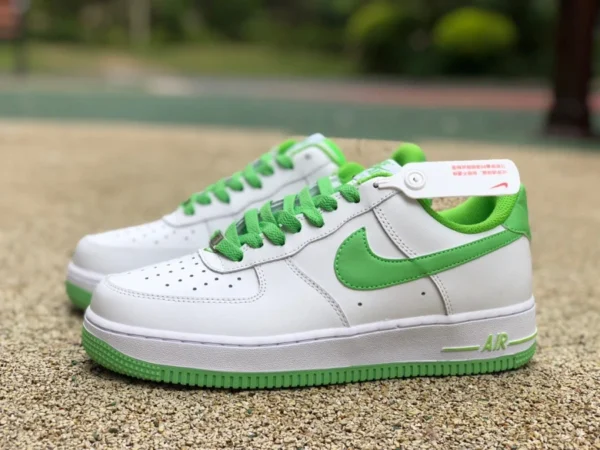 бело-зеленые низкие кроссовки Nike Air Force 1 Low AF1 бело-зеленые повседневные мужские DH7561-105