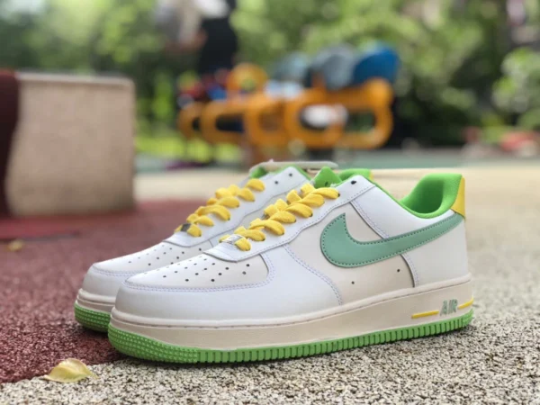 Мужские низкие кроссовки AF1 бело-зеленые на крючках Nike Air Force 1'07 AF1 Air Force One cw3388-201