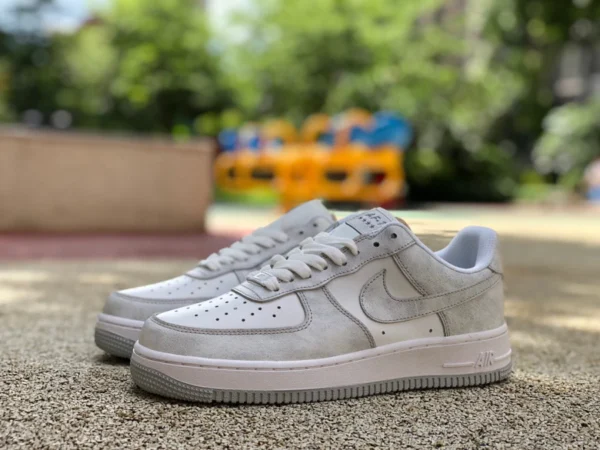 Мужские низкие кроссовки Nike Air Force 1'07 AF1 Air Force One бело-серые низкие LQ55881-616