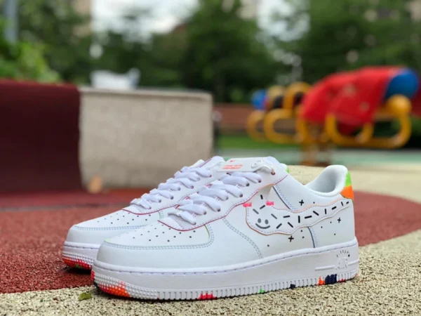 AF1 конфеты смайлик низкие кроссовки Nike Air Force 1 AF1 конфеты смайлик облака Air Force One низкие кроссовки DV1366-111