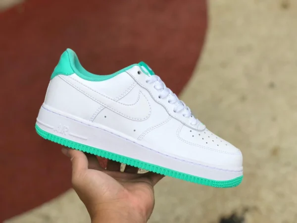 af1 белые мятно-зеленые низкие кроссовки Nike Air Force 1 AF1 07 белые мятно-зеленые низкие кеды Air Force One DH7561-107