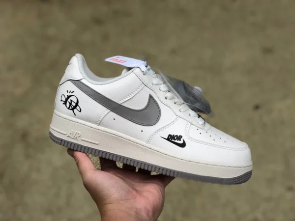 Бежево-серые низкие повседневные кроссовки Nike Air Force 1 '07 AF1 BS6055-203