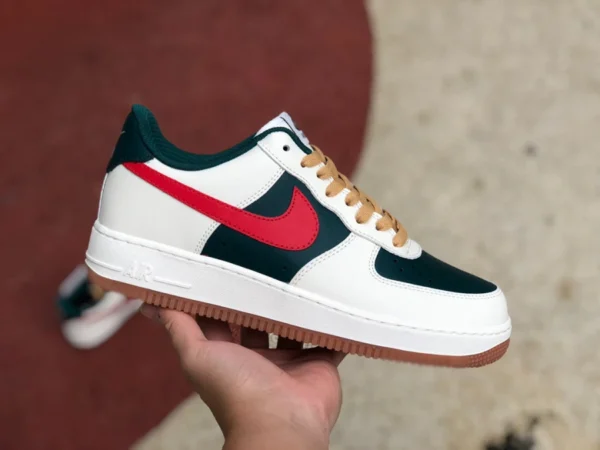 AF1 белые, зеленые, красные низкие кроссовки из сырой резины Nike Air Force 1 AF1 белые, зеленые, красные низкие кроссовки из сырой резины Air Force FD9063-163