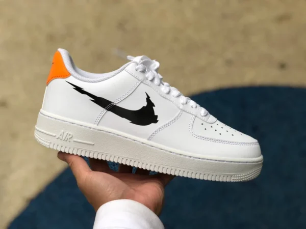 AF1 белые черные оранжевые низкие кроссовки Nike Air Force 1 Low «Glitch Swoosh» Air Force One Скоро в продаже dv6483-100