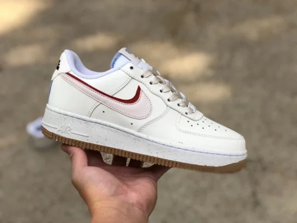 AF1 кремово-белые пудровые кроссовки Nike Air Force 1 AF1 кремово-белые пудровые кроссовки Nike Air Force 1 с двойными крючками DX6065-101