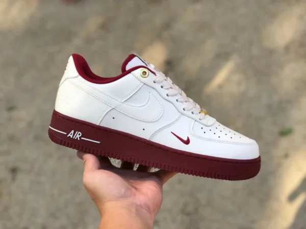 AF1 рисовый белый красный низкий Nike Air Force 1 Nike Air Force AF1 рисовый белый красный повседневные кроссовки 40th Anniversary DQ7582-100