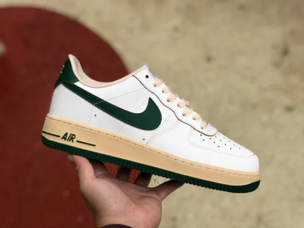 Бело-зеленые старые низкие кроссовки AF1 Nike WMNS AIR FORCE 1 '07 Low "Gorge Green" DZ4764-133