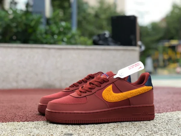 AF1 красно-коричневый мандаринка низкий Nike La Familia Redstone мандаринка текстильный крючок коричневый Air Force One Plate DV5153 600