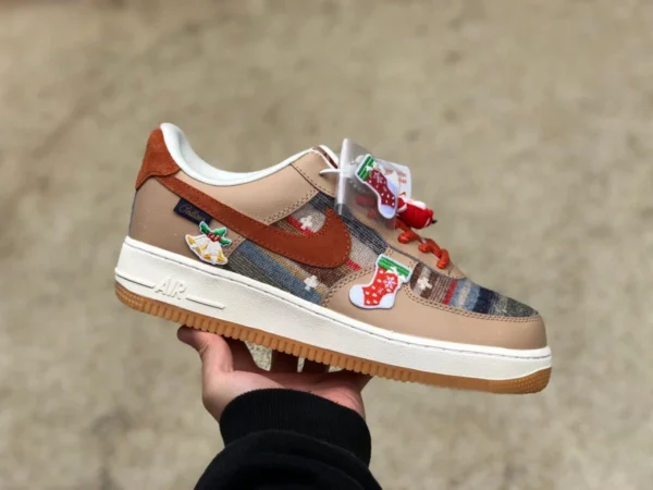 Повседневные низкие кроссовки Nike Air Force 1'07 Low Air Force One коричнево-красные Christmas low cw2288-686