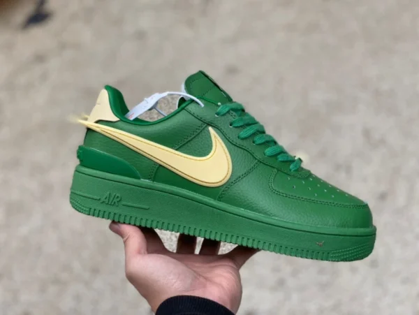 Повседневные кроссовки Nike Air Force 1 low sp с низким берцем AF1 из зеленого золота с низким берцем DV3464-300