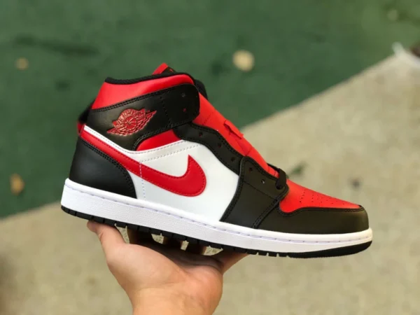 aj1mid баскетбольные кроссовки Air Jordan 1 Mid Bred Toe с черным и красным носком, средний верх, черный и красный носок 554724-079