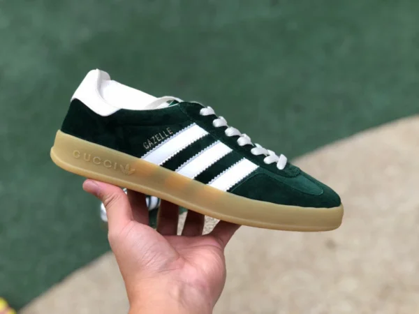 Совместный бренд Gucci Adidas, зеленый и белый Gucci x Adidas Совместный бренд Gucci Adidas Originals Gazelle, низкие кеды серии Antelope "Esquisite Gucci"