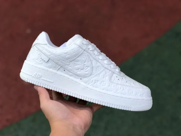 Кроссовки Air Force LV pure white low xp pure original от Louis Vuitton x Nike Air Force 1 Low, низкие кроссовки на шнуровке черно-белого цвета, совместный бренд L