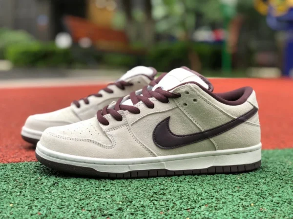 Кеды Dunk темно-коричневые серые замшевые низкие Nike Dunk SB Low Desert Sand темно-коричневые серые замшевые низкие кеды BQ6817-004