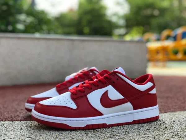 Бело-красные низкие кроссовки Dunk для скейтборда Nike Dunk Low SP "University Red" CU1727-100