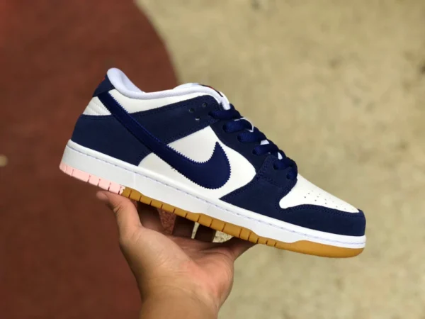 Бело-синие низкие повседневные кроссовки Dunk Los Angeles Low Nike SB Dunk Low Бело-синие низкие повседневные кроссовки Los Angeles Dodge DO9395-400