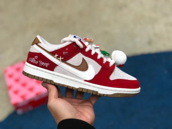 Белый и красный двойной крючок Dunk Christmas NiKe Dunk Low Christmas, ограниченная серия DO9457-112