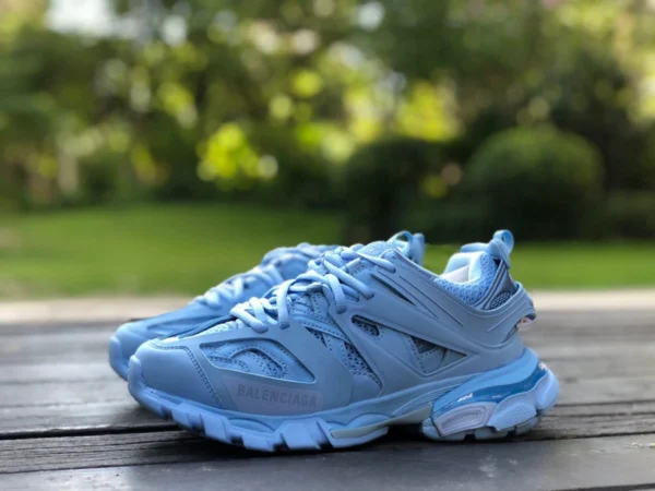 Balenciaga 3.0 голубые туфли для папы Balenciaga Triple S Balenciaga