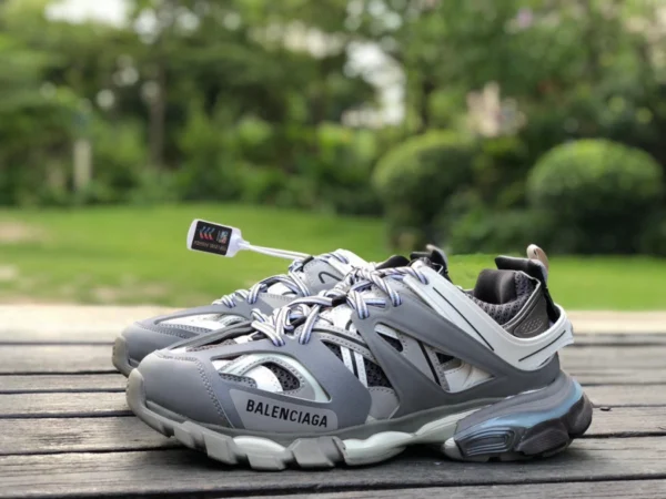 Balenciaga 3.0 серые туфли для папы Balenciaga Triple S Balenciaga