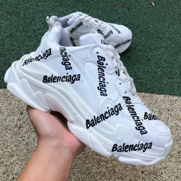 Paris TRIPLE S word mark белый BALENCIAGA Balenciaga 22 зимняя новинка TRIPLE S word mark papa туфли