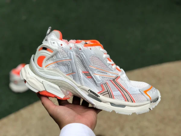 Кроссовки Balenciaga бело-оранжевые Balenciaga Модные кроссовки Balenciaga Runner на шнуровке бело-оранжевые