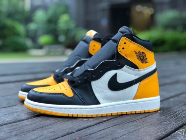 aj1 черный с желтым носком Air Jordan 1 High OG «Yellow Toe» aj1 черный с желтым носком 555088-711