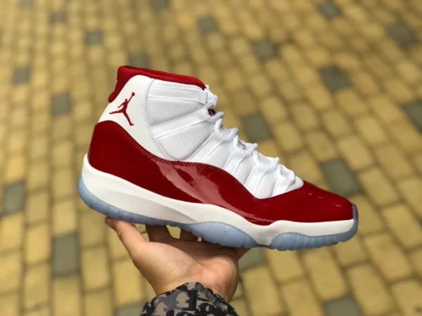 Баскетбольные кроссовки Air Jordan 11 Retro Cherry с высоким берцем вишневого цвета бело-красной вишни CT8012-116