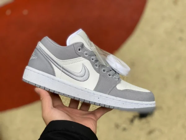 aj1 бело-серые низкие кроссовки Air Jordan 1 Low SE «Light Steel Grey» на атласном крючке DV0426-012