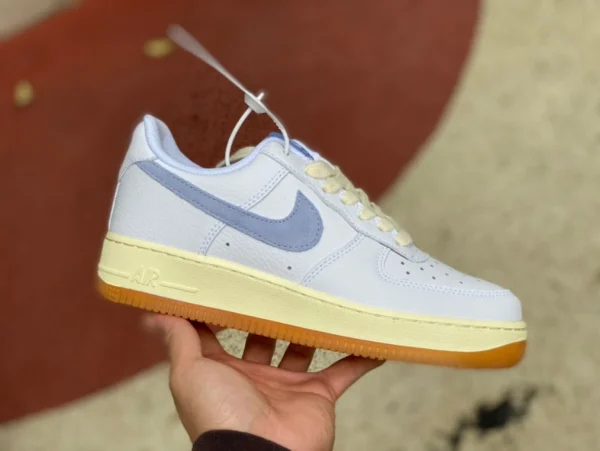 Оригинальные женские кроссовки Nike Air Force 1 '07 кокосового молока бело-синего цвета AF1 с низким берцем Nike Air Force 1 кокосового молока сине-белого цвета FD9867-100