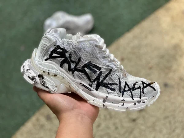 Balenciaga 7.0 White Letter Balenciaga Balenciaga Runner Grafhti Mesh Lace White Black 677403W3RBQ