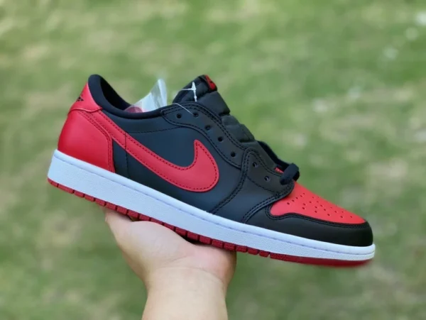 aj1 черный и красный, запрещено носить оригинальные кроссовки Air Jordan 1 Retro Low Bred 2015 AJ1 черный и красный низкий топ 705329-001