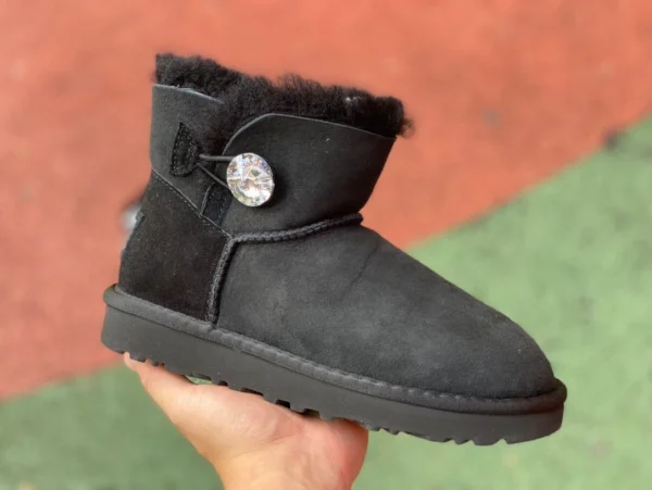 UGG Short Black Diamond UGG Bailey Mini Bailey Button 11 Короткие зимние ботинки из овчины и бархата