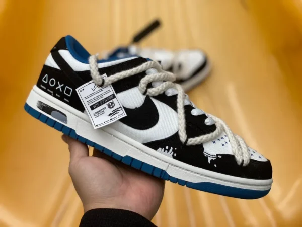 Кроссовки с ремешками Dunk черно-бело-синего денима Nike Dunk Low Retro "Black" в стиле деконструированный темный ночной мессенджер с надписью граффити низкие кроссовки DV0834-101