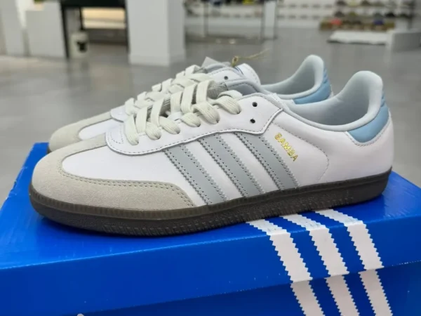 Кроссовки Adidas Originals Samba Vegan Samba ID2055 белого, серого и синего цвета