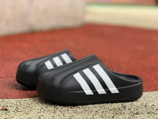 Adidas черно-белые полудрагированные тапочки Adidas Superstar Mule черно-белые с мыском-ракушкой IF6184