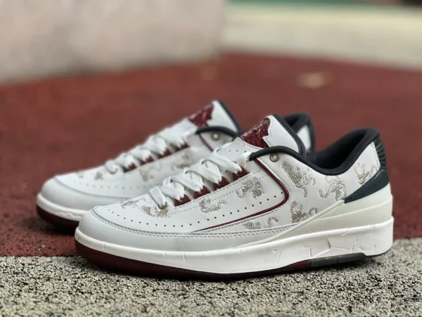 aj2 бело-красная вышивка Air Jordan 2 Low AJ2 Year of the Dragon баскетбольные кроссовки бело-красная вышивка FJ5736-100